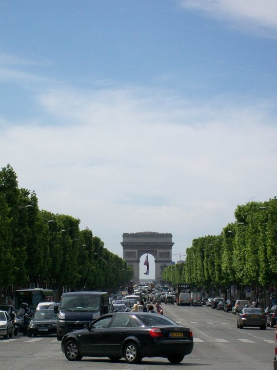 The Arch, from the middle of the Avenue that rises neatly to meet it. There was a nice illusion here - the Arch always looked closer than it actually was.